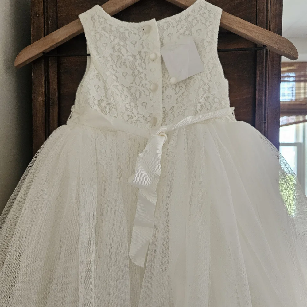 NWT David's Bridal White Lace & Tulle Flower Girl Dress - Picture 3 of 4